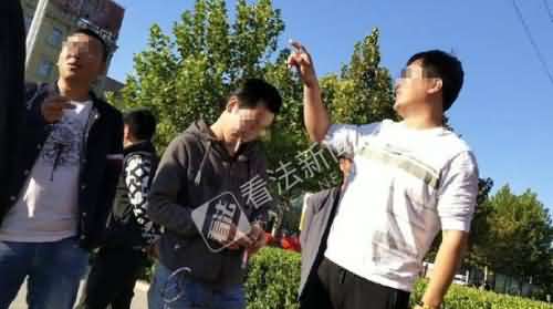 这和抢劫有区别？河北燕郊婚礼车队遭出租车司机强索钱物900元