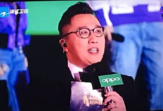 华少肿么了？ 经纪人：胖了十多斤，我们没放弃