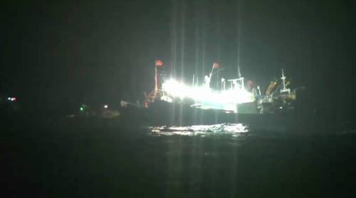中韩渔船济州相撞 中国渔船进水船长腹部有擦伤