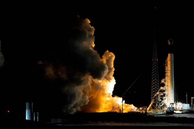 SpaceX载人飞船明年1月试飞 为送宇航员上太空做准备