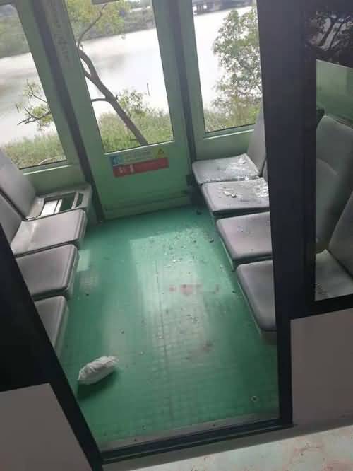 深圳欢乐谷观光列车追尾:后车突然加速,多人受伤