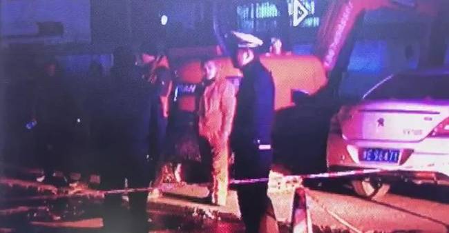 郑州热力管网爆管致3死1伤：热水导致周边人员被困