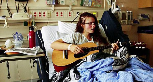 美19岁女孩患有音乐性癫痫 开颅手术全程高歌