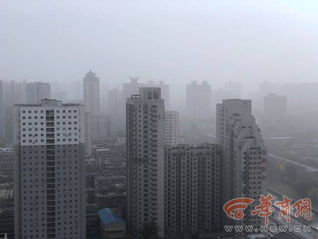 甘肃沙尘暴肆虐古都西安 空气质量指数爆表超1000