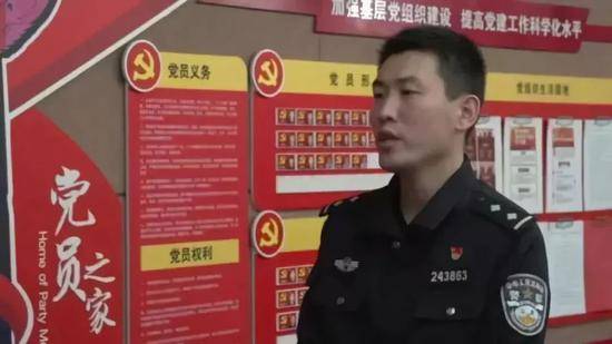 男子等红灯一个小动作被轧到脚 结果赔钱还被拘留