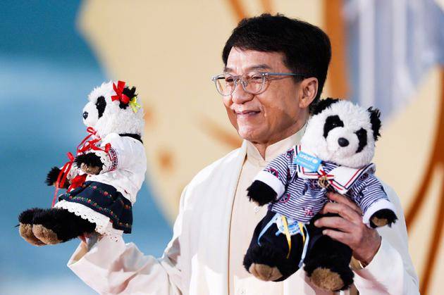 成龙自认失职父亲，房祖名吸毒被捉后鼓励儿子重新来过