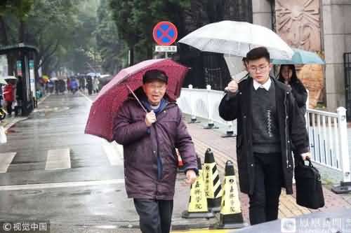 七旬爷爷六次考研为追求自己的梦想而不懈努力