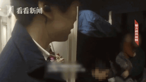 男子霸铺骚扰乘客