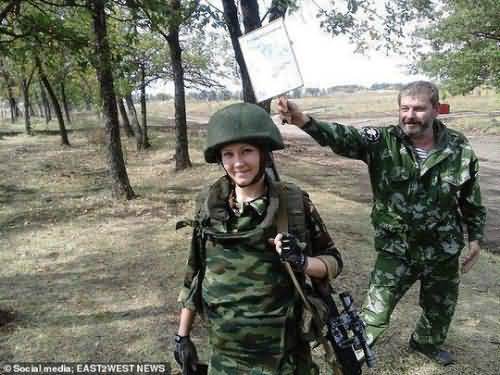 曾毙敌于千米之外 乌克兰女狙击手成选美冠军