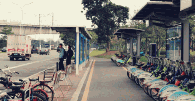 男子远赴外地与女友重逢，刚到第二天被撞身亡！女友碰巧路过…