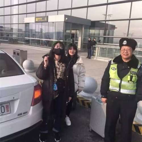 大一女生坐网约车犯困 怀疑被下药拿刀划伤司机