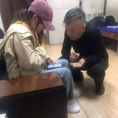 大一女生坐网约车犯困 怀疑被下药拿刀划伤司机