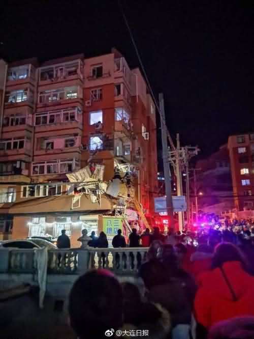 大连居民楼爆炸致9人受伤送医 楼道居民已全部疏散