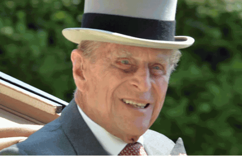 英国女王丈夫97岁菲利普亲王开路虎被撞翻(图)
