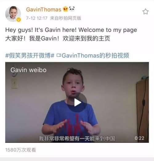 火爆全球假笑男孩开微博！评论区瞬间被表情包攻陷