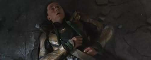洛基被绿巨人摔出自电影《复仇者联盟1》