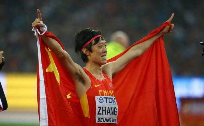 现在的 张国伟，是渴望在田径场上再创辉煌，还是在 娱乐节目里继续红下去。对自己身份的认定，看来是到了他需要做决定的时候了。
