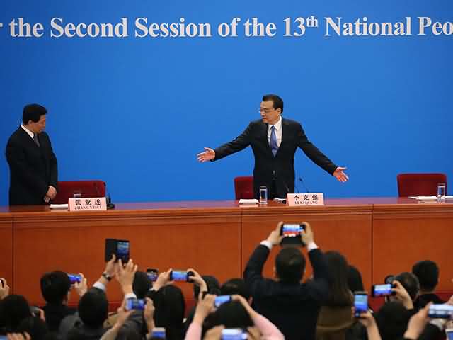 李克强会见中外记者。摄影/新京报记者彭子洋