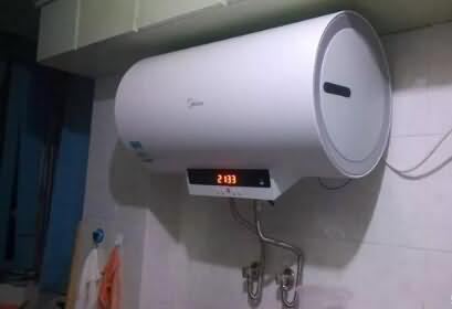 热水器一直插电开着费电吗？