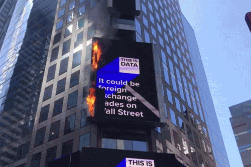 纽约广告牌起火