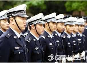 制服的近义词反义词