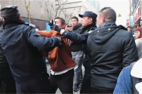 碰瓷碰到派出所