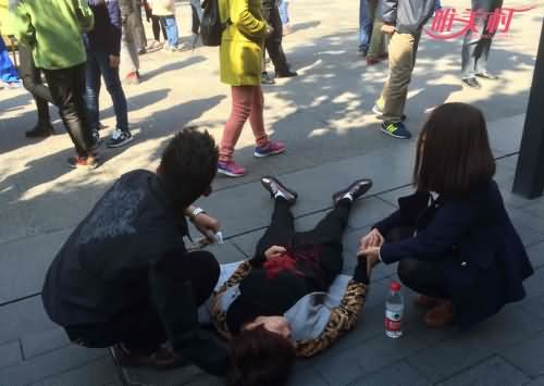 失忆女孩晕倒街头 失忆女孩晕倒街头