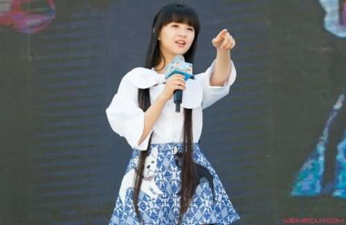 小彩旗参加活动