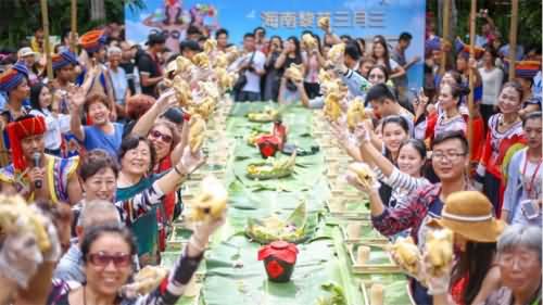 游客三亚比赛吃鸡