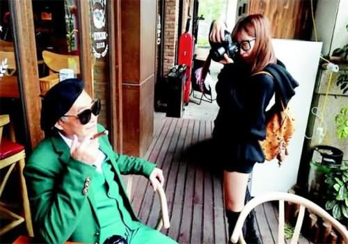 90后孙女为爷爷拍艺术照 90后孙女为爷爷拍艺术照