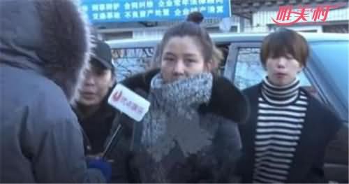 何洁追问记者 何洁追问记者