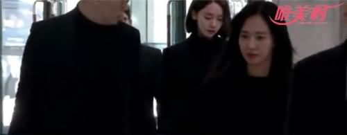允儿Yuri吊唁钟铉 允儿Yuri吊唁钟铉