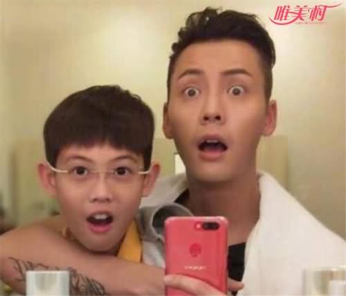 陈伟霆晒与侄子自拍 陈伟霆晒与侄子自拍