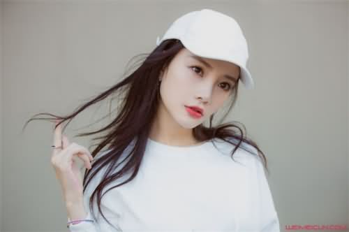 李小璐隆胸前后对比照 李小璐隆胸前后对比照