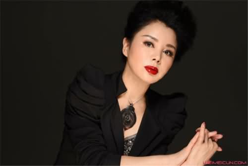 于小慧胸好大 于小慧胸好大