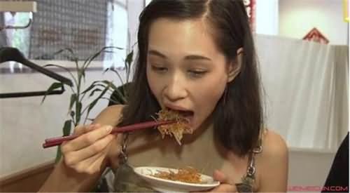 水原希子吃相