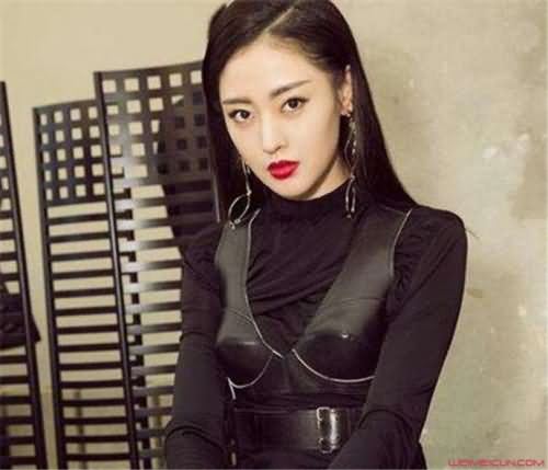 张天爱乳环