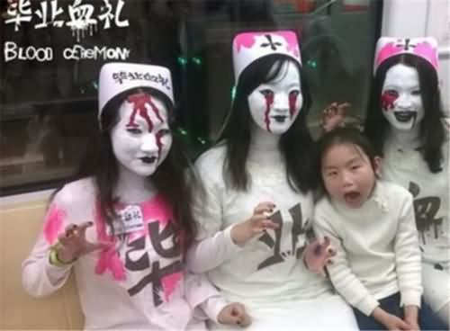 上海地铁女僵尸出没 上海地铁女僵尸出没