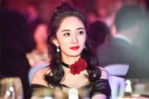 杨幂为什么叫杨臭脚 杨幂为什么叫杨臭脚