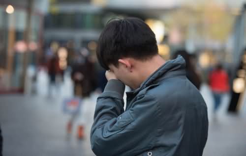 男子逃18年自首