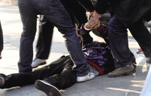 刑警受伤擒嫌疑人