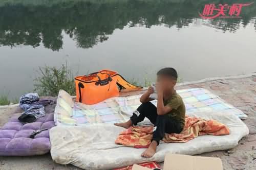 男孩流浪河边 男孩流浪河边