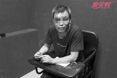 持菜刀抢金店