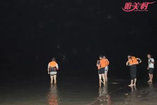 青少年溺水众人搜救 青少年溺水众人搜救