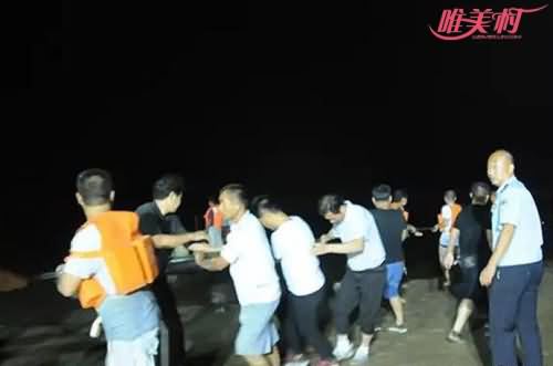 青少年溺水众人打捞 青少年溺水众人打捞