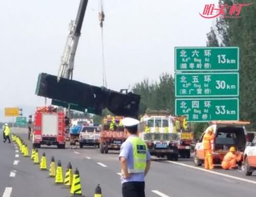 货车相撞 货车相撞
