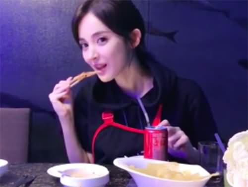 娜扎吃火锅 娜扎吃火锅