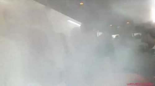 机舱内雾气笼罩 机舱内雾气笼罩