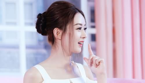 何炅摸赵丽颖大腿