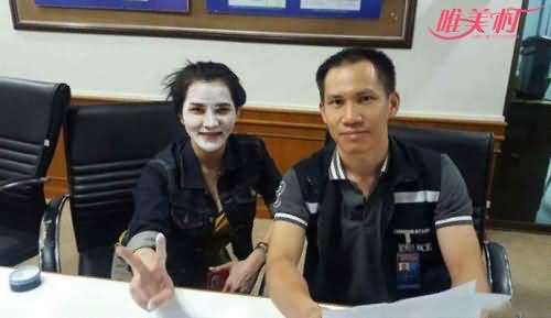 女嫌犯被捕顾打扮